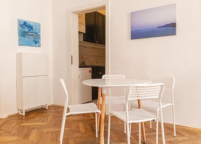 Stylish 2br, Perfect Location & Well Connected