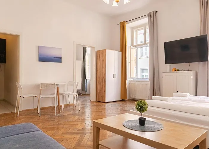 Stylish 2br, Perfect Location & Well Connected * Bécs