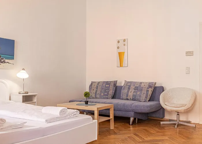 Stylish 2br, Perfect Location & Well Connected Apartman *