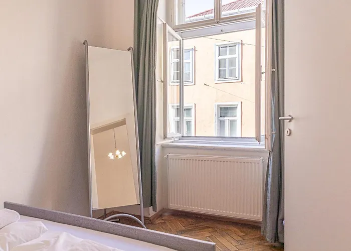 Apartman Stylish 2br, Perfect Location & Well Connected Bécs